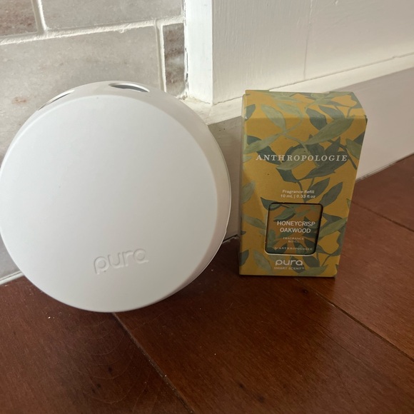Pura 4 Smart Phone Scent Diffuser with “Anthropologie” scent included. - Picture 8 of 11